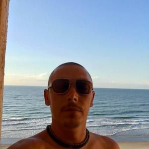 Meet your Posher, Adam